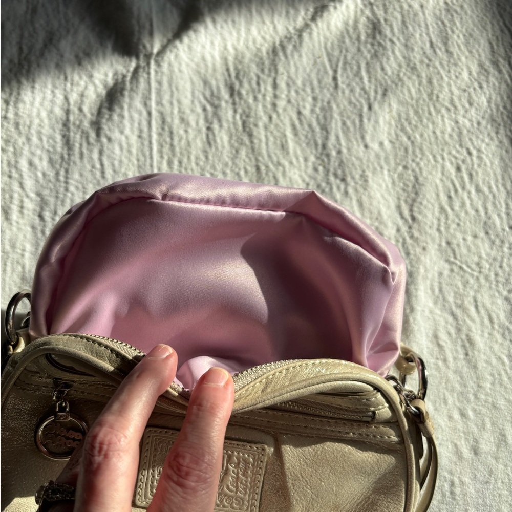 Coach Poppy Champagne Gold Leather Crossbody Bag with Charm and Hang Tag - Picture 2 of 10